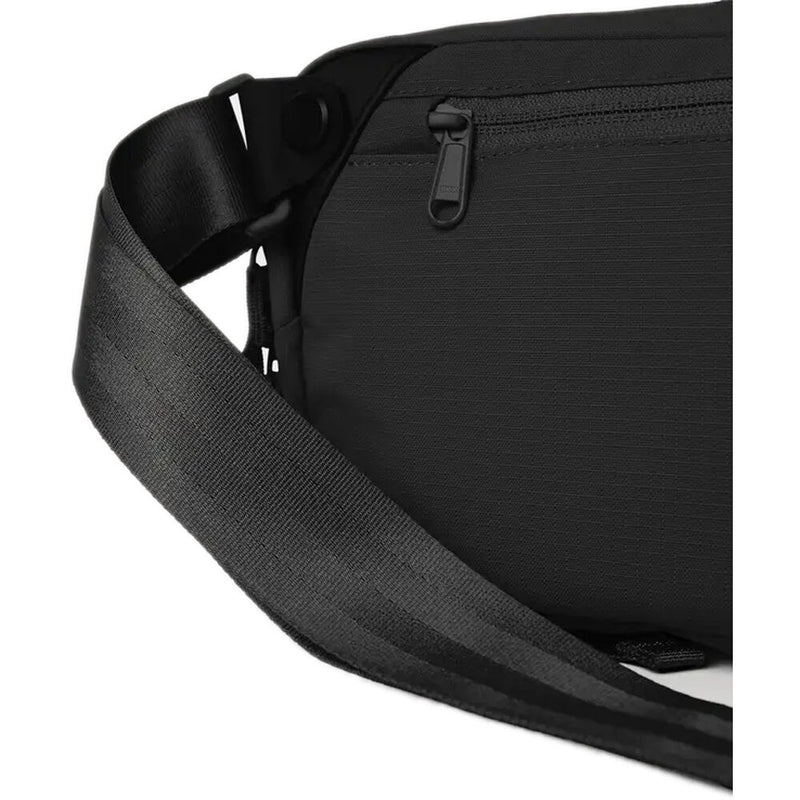 Moment Everything Sling (Black, 4L)